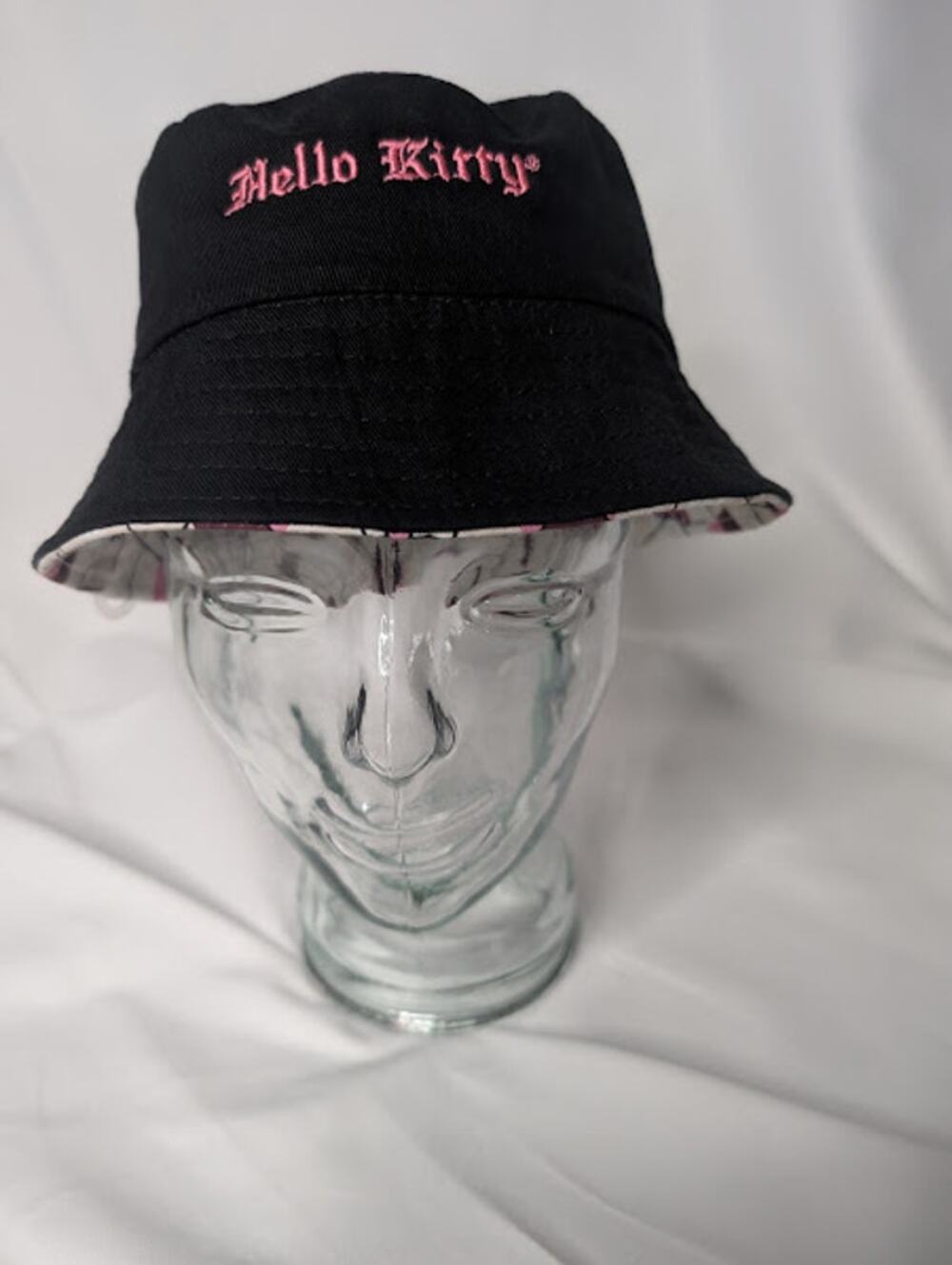 FOREVER 21- HELLO KITTY Kids Black with Pink plaid inside Bucket Hat